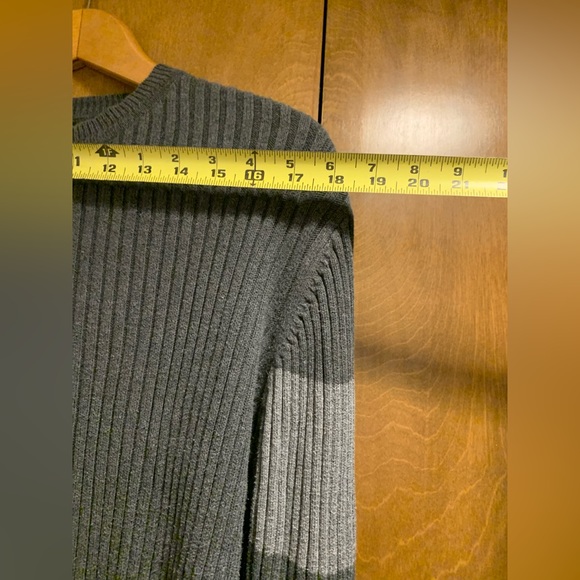 Vintage 90s GAP preloved sweater. - Picture 3 of 5